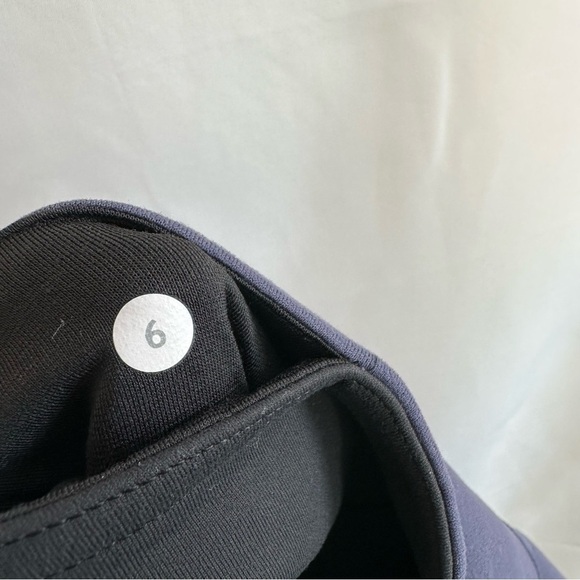 Lululemon Cropped Leggings Size 6 EUC Dark Navy/ Purple - Picture 5 of 5